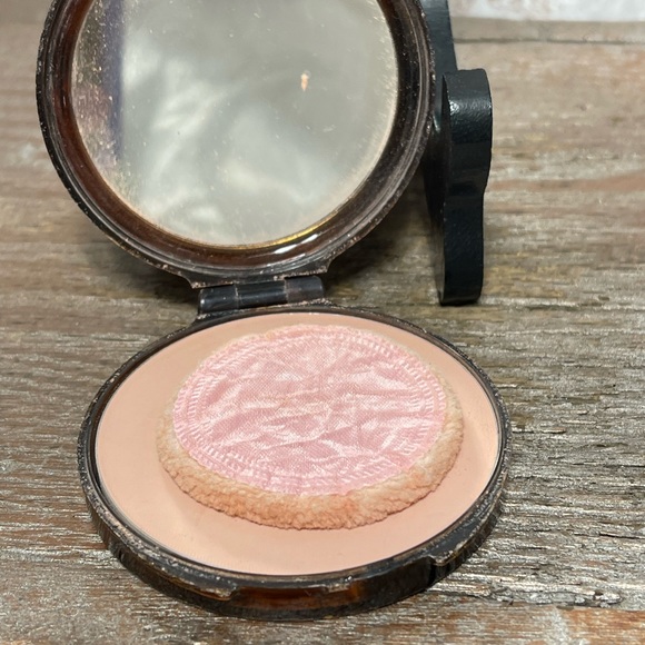 Vintage 50s Hazel Bishop Medium Rachel Pressed Powder Compact -Estate Sale Find - Picture 7 of 9